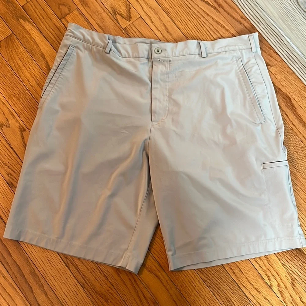 Nike khaki athleisure shorts 40
